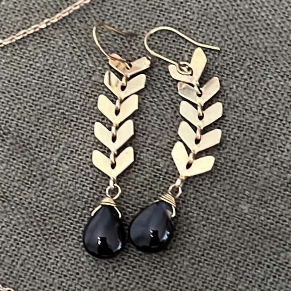 Dainty black and gold tone necklace and earring set. - Picture 3 of 3